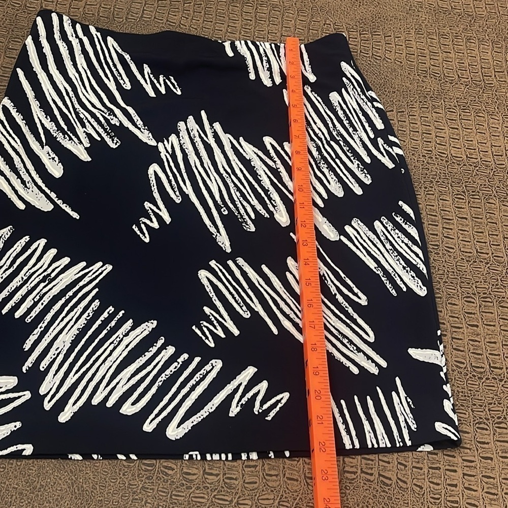 Joseph Ribkoff Abstract Scribble Print Pencil Skirt Blue White Size 14 - Picture 3 of 6